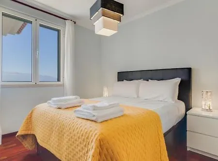 Ajuda I 3br Near Lido With Parking