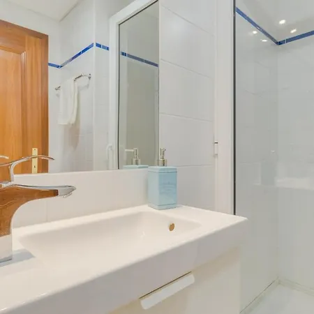 Ajuda I 3br Near Lido With Parking Funchal (Madeira)